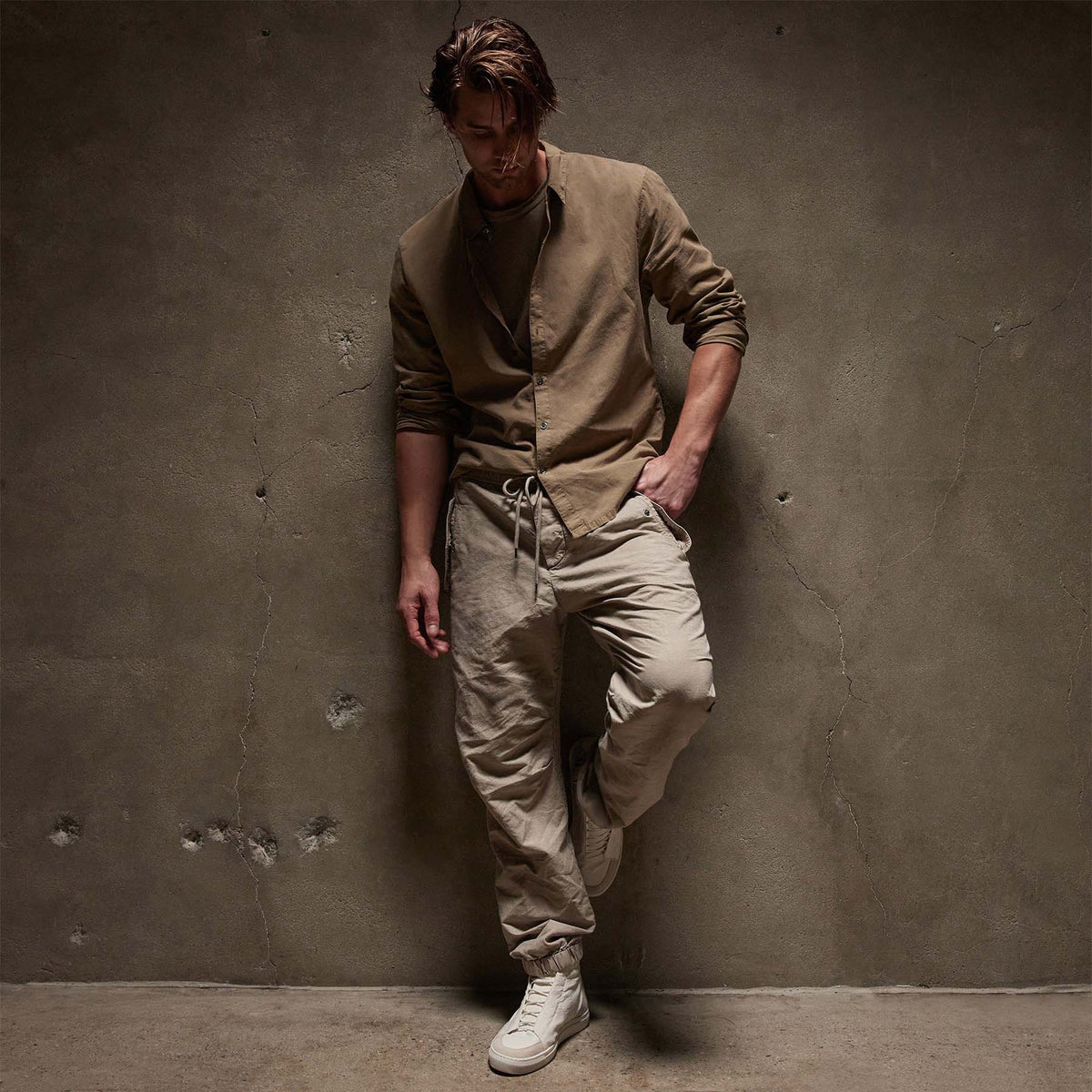 Standard Shirt in Cashew Pigment | James Perse Los Angeles