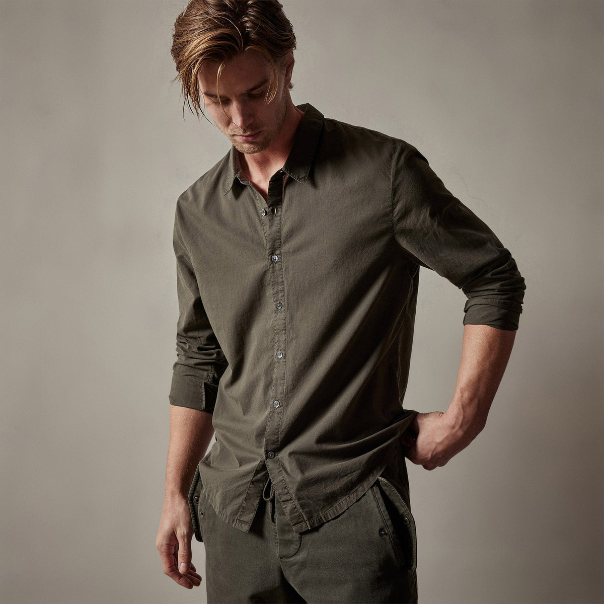 Standard Shirt in Dark Olive Pigment | James Perse Los Angeles