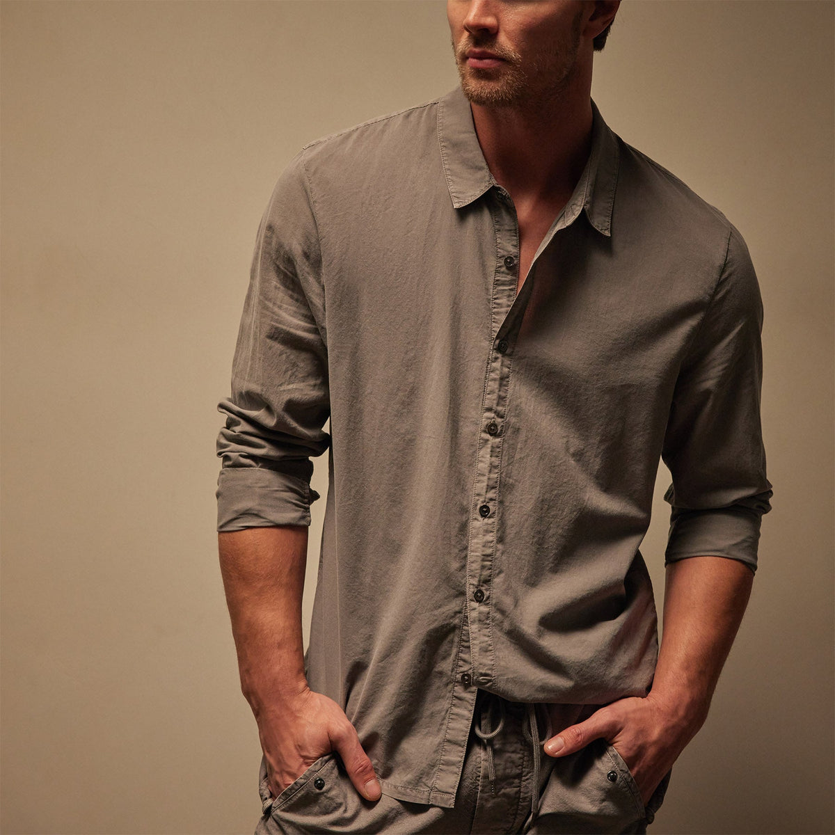 Standard Shirt in Silver Grey Pigment | James Perse Los Angeles