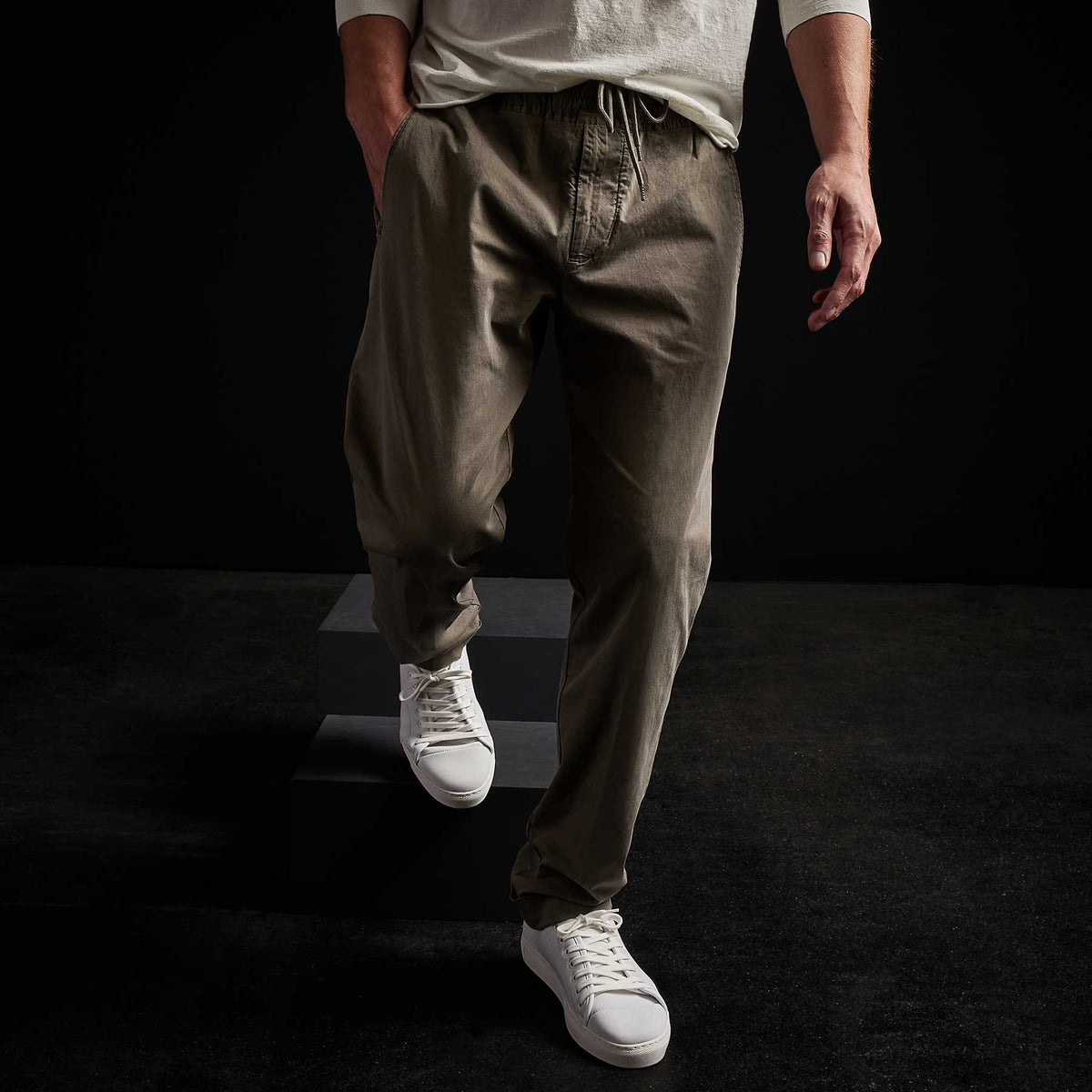 Cotton Linen Cuffed Trouser in Ammo Pigment | James Perse Los Angeles 