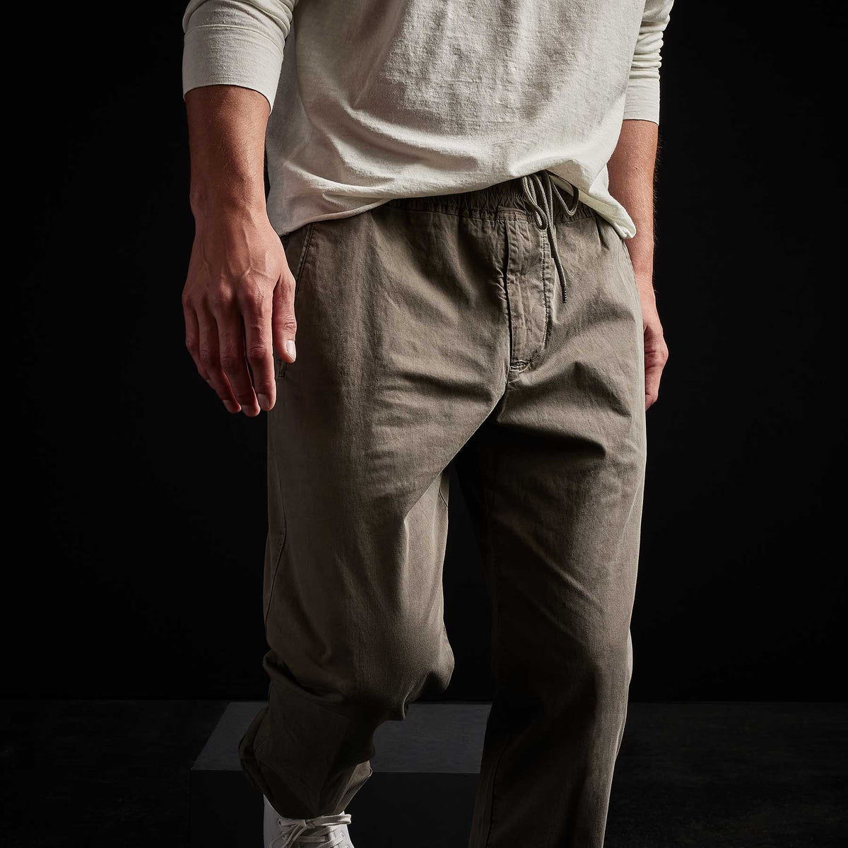 Cotton Linen Cuffed Trouser in Ammo Pigment | James Perse Los Angeles 