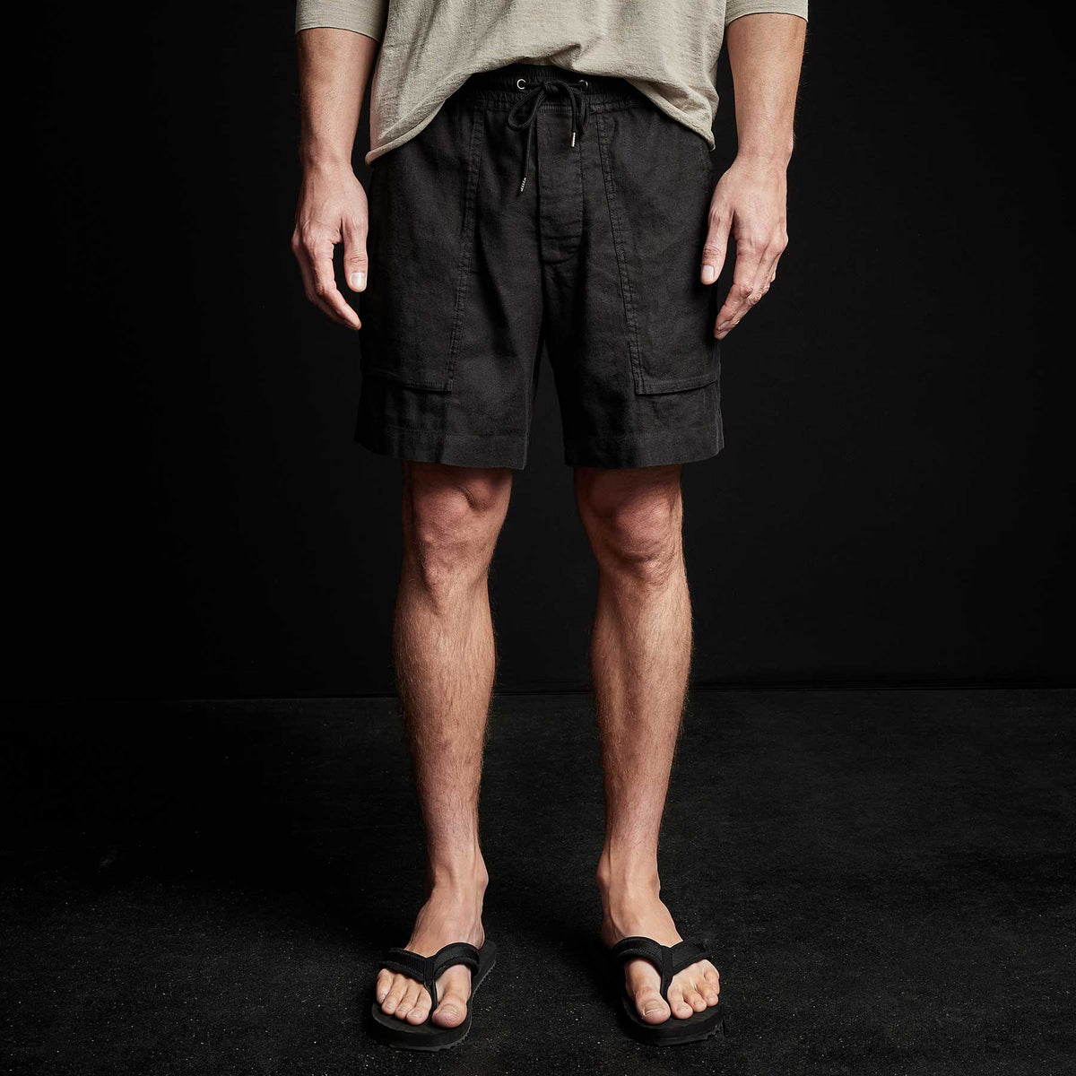 Patch Pocket Short in Black | James Perse Los Angeles