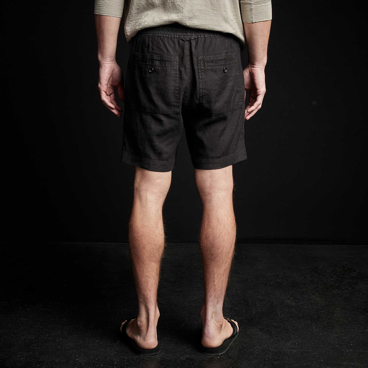 Patch Pocket Short in Black | James Perse Los Angeles