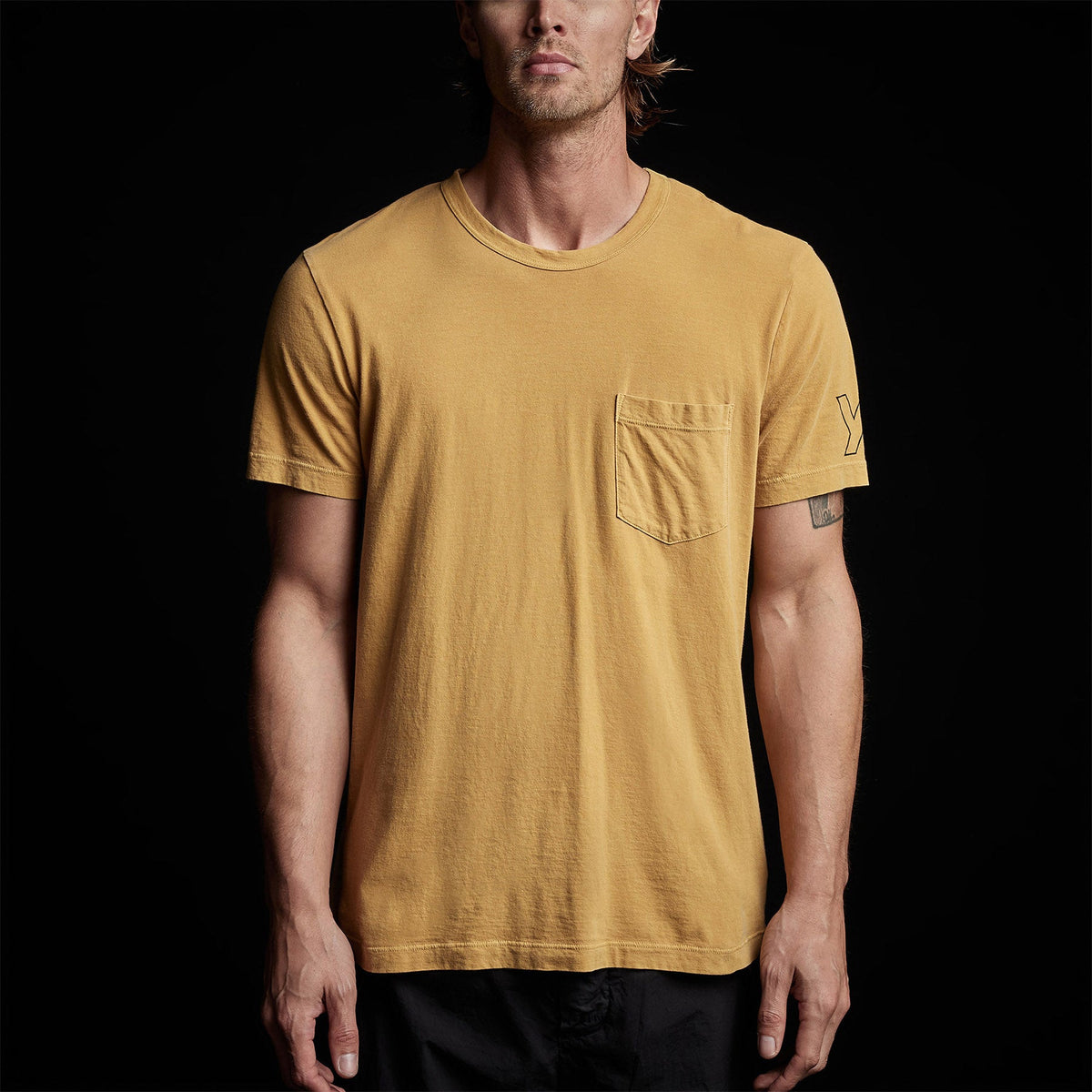 Short Sleeve Pocket Tee in Brass Pigment | James Perse Los Angeles