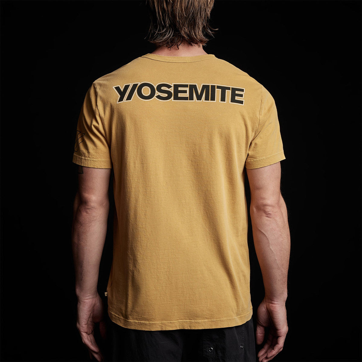 Short Sleeve Pocket Tee in Brass Pigment | James Perse Los Angeles