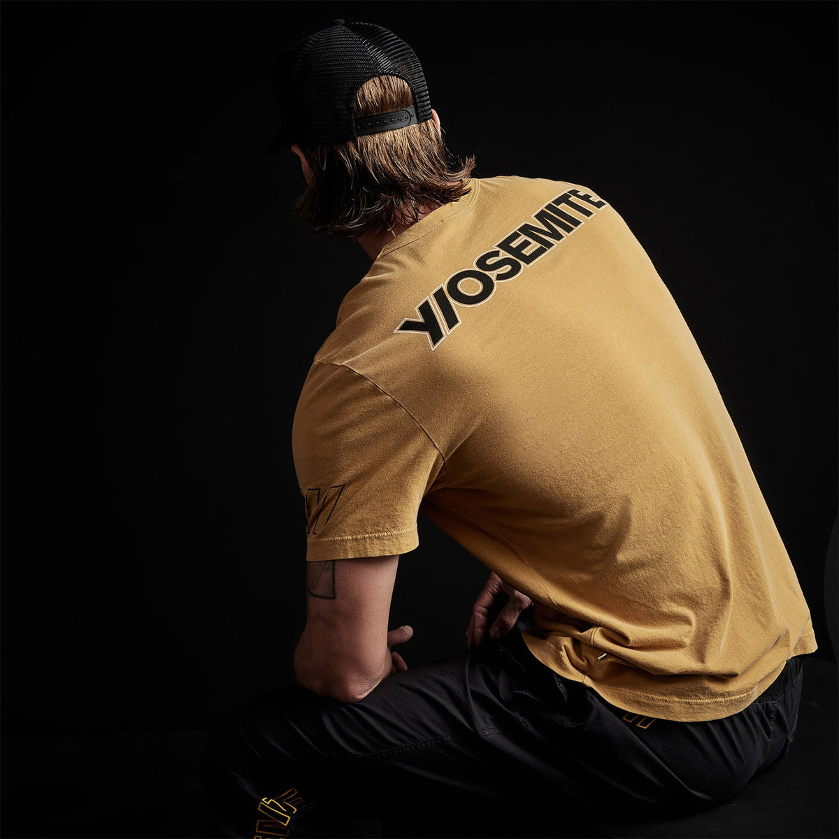Short Sleeve Pocket Tee in Brass Pigment | James Perse Los Angeles