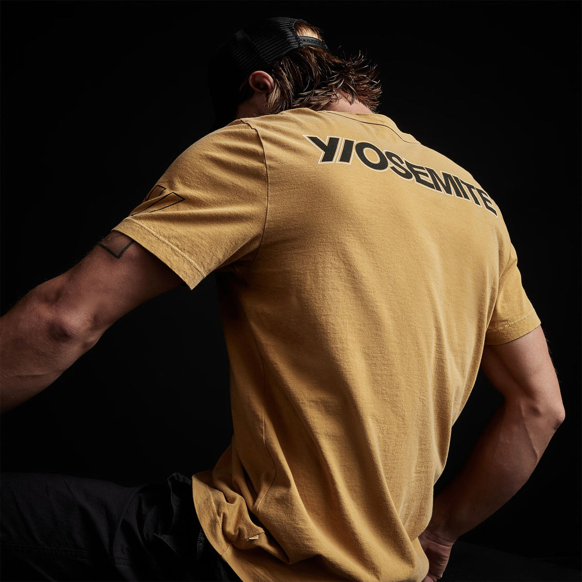 Short Sleeve Pocket Tee in Brass Pigment | James Perse Los Angeles