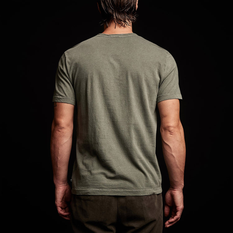 Lightweight Jersey Pocket Tee in Alligator Pigment | James Perse Los Angeles