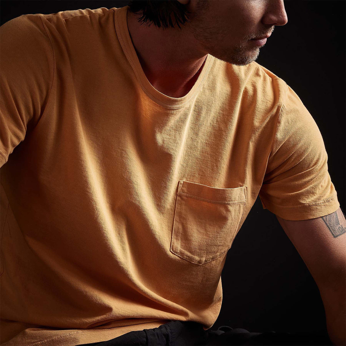 Lightweight Jersey Pocket Tee in Apricot Pigment | James Perse Los Angeles 