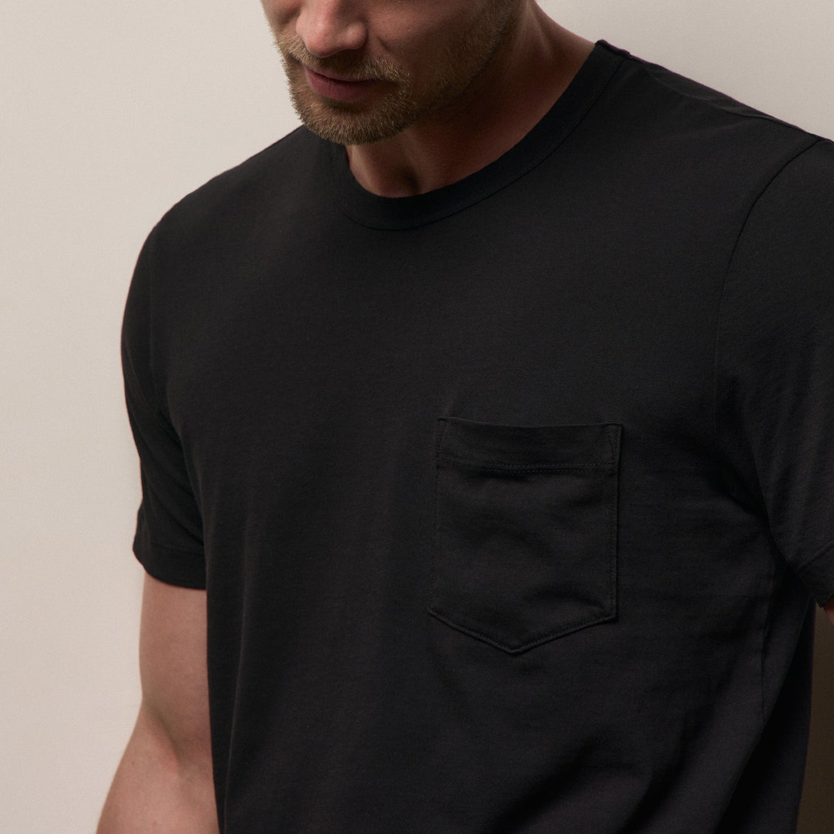 Lightweight Jersey Pocket Tee in Black | James Perse Los Angeles