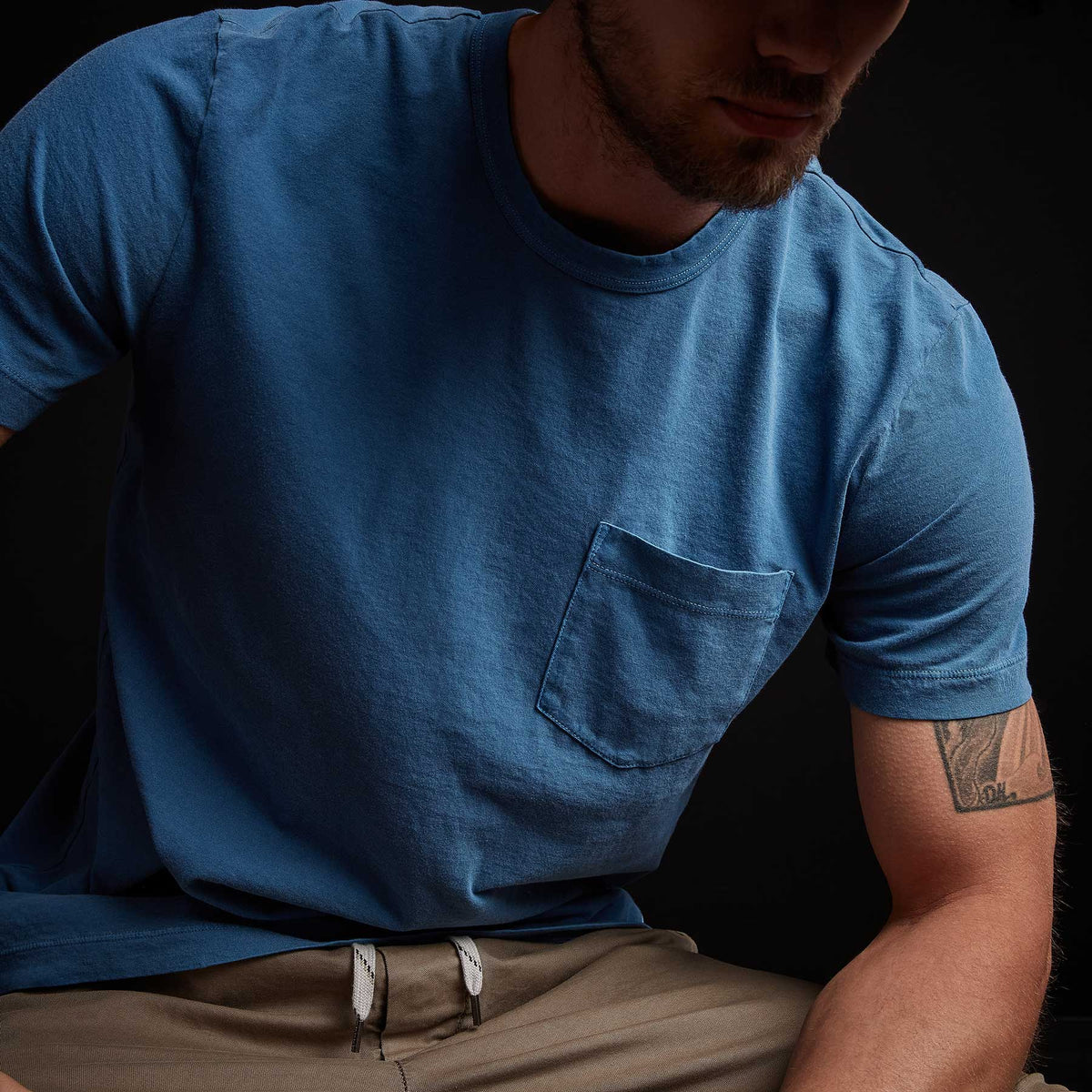 Lightweight Jersey Pocket Tee in Bolt Pigment | James Perse Los Angeles