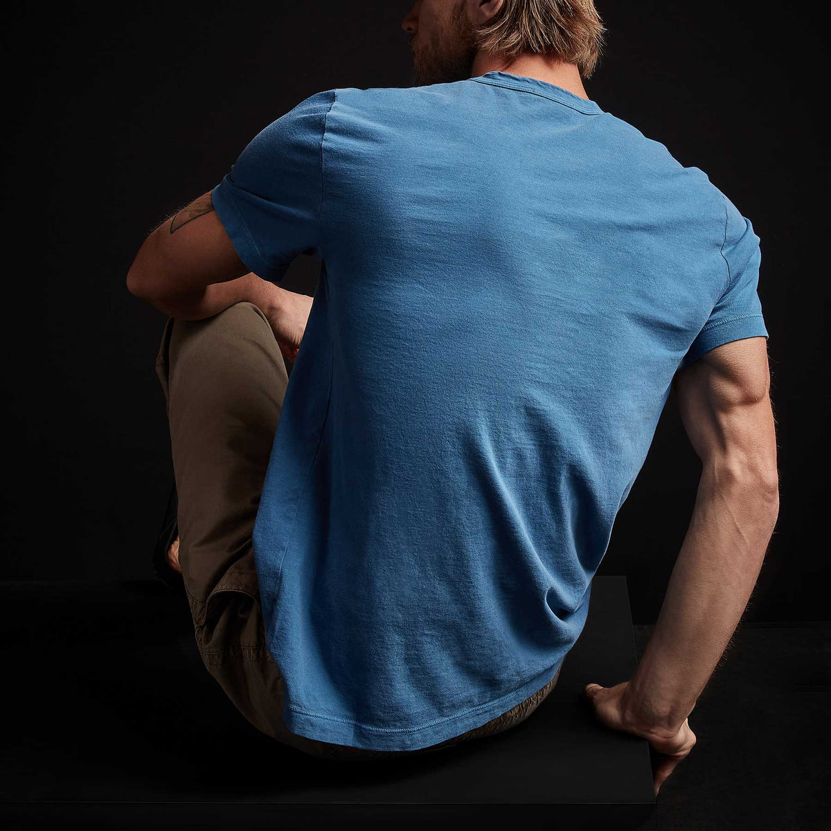 Lightweight Jersey Pocket Tee in Bolt Pigment | James Perse Los Angeles