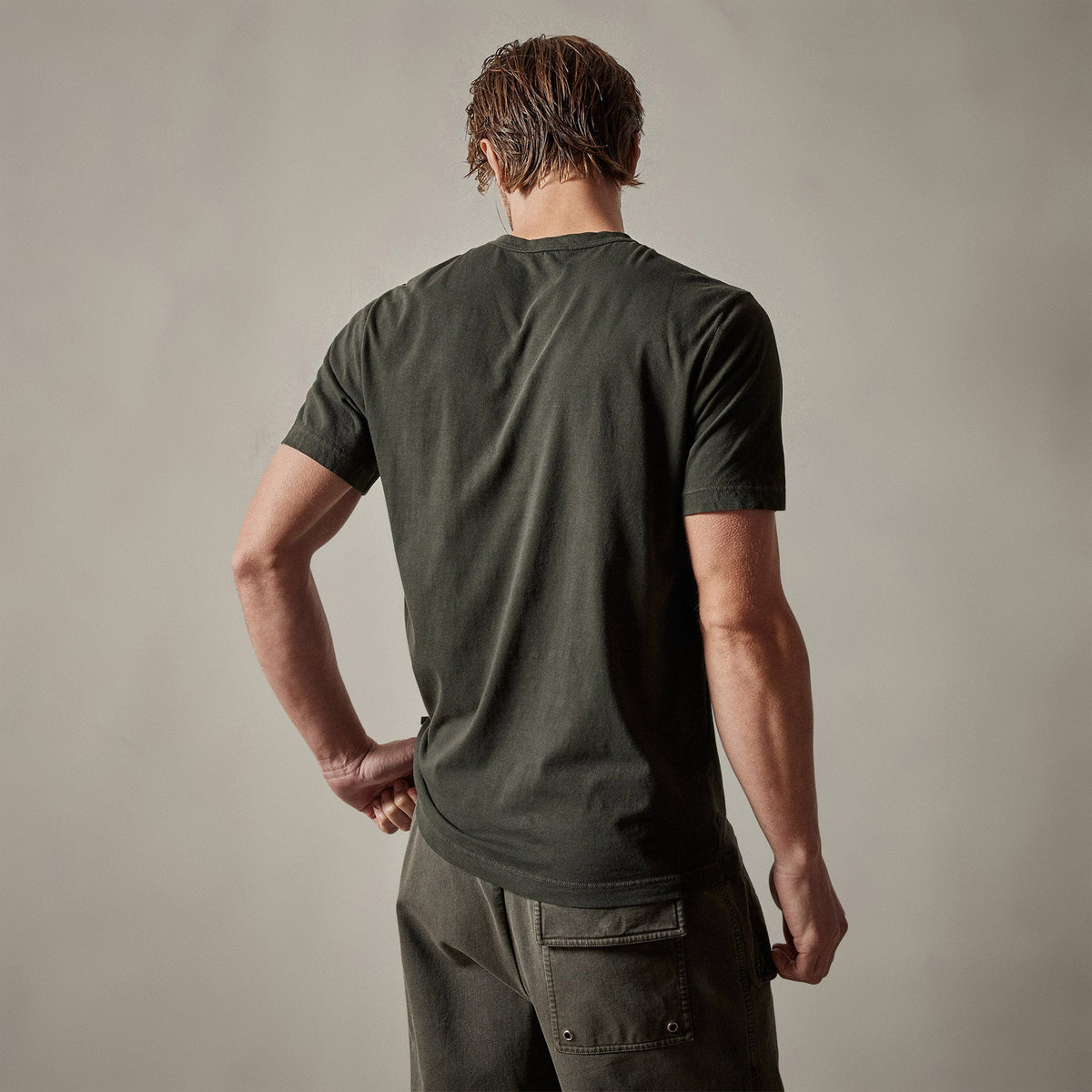 Lightweight Jersey Pocket Tee in Dark Olive Pigment | James Perse Los Angeles