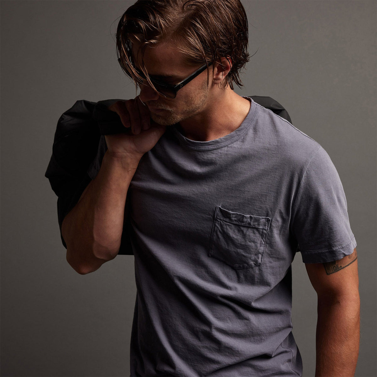 Lightweight Jersey Pocket Tee in Flannel Pigment | James Perse Los Angeles