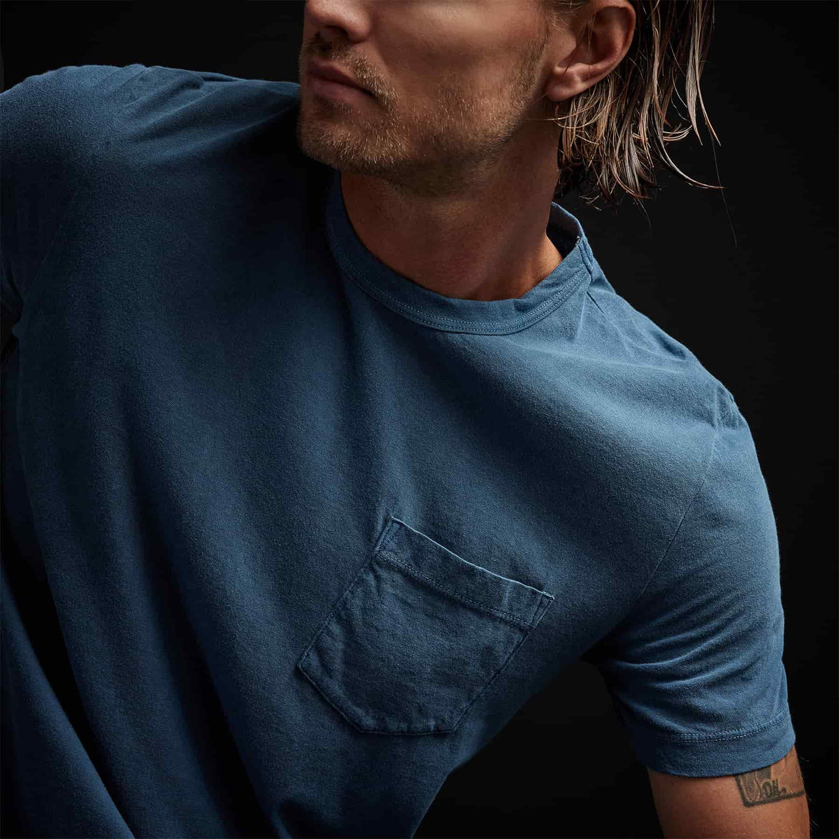 Lightweight Jersey Pocket Tee in Lake Pigment | James Perse Los Angeles