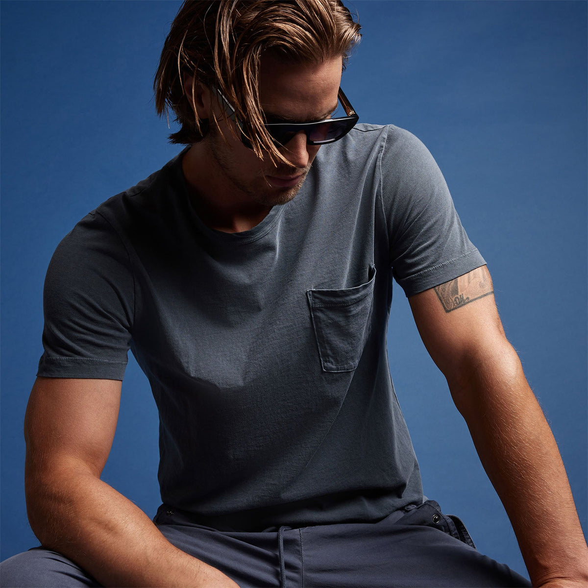 Lightweight Jersey Pocket Tee in Maine Pigment | James Perse Los Angeles