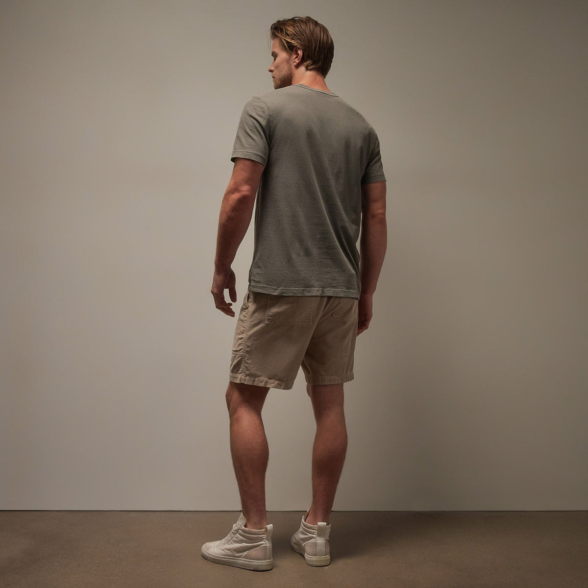 Lightweight Jersey Pocket Tee in Palm Pigment | James Perse Los Angeles