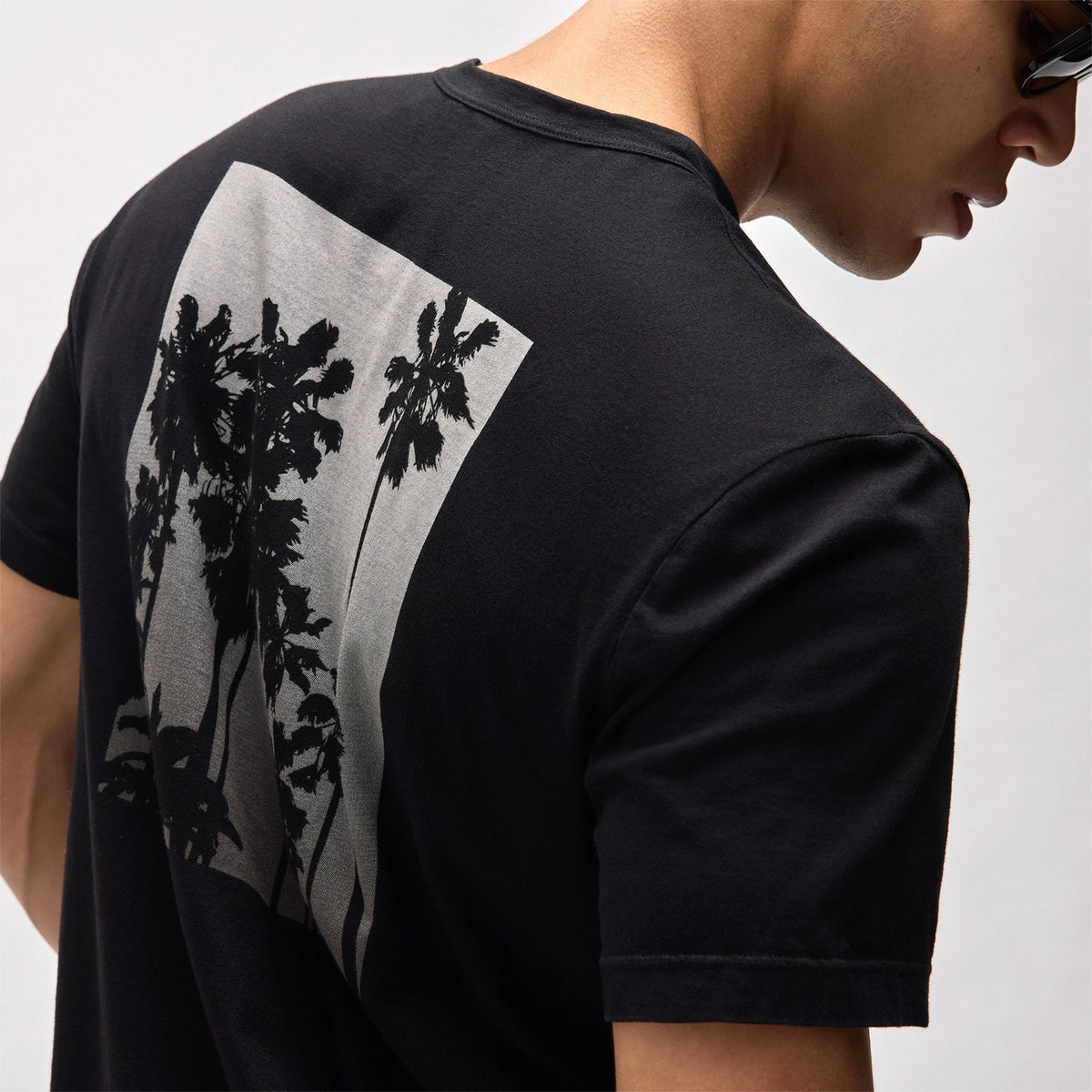 Short Sleeve Crew Palm Graphic in Black/Grey | James Perse Los Angeles