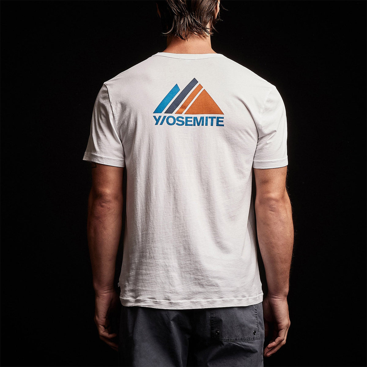 Mountain Graphic Crew in White | James Perse Los Angeles
