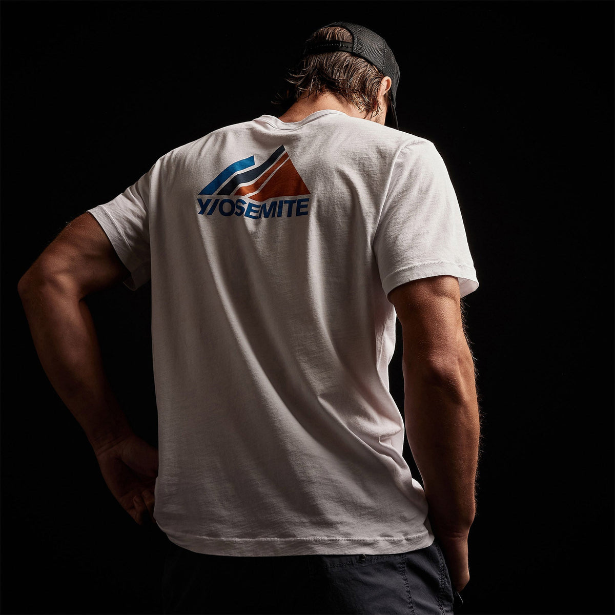 Mountain Graphic Crew in White | James Perse Los Angeles