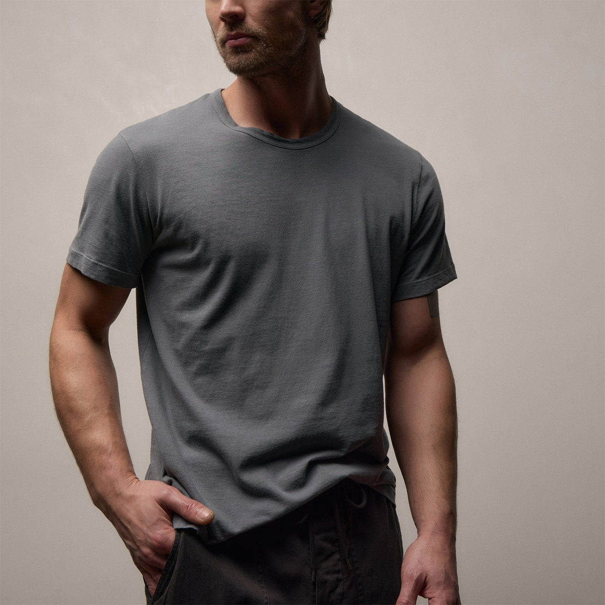 Short Sleeve Crew Neck in Cavalry Pigment | James Perse Los Angeles