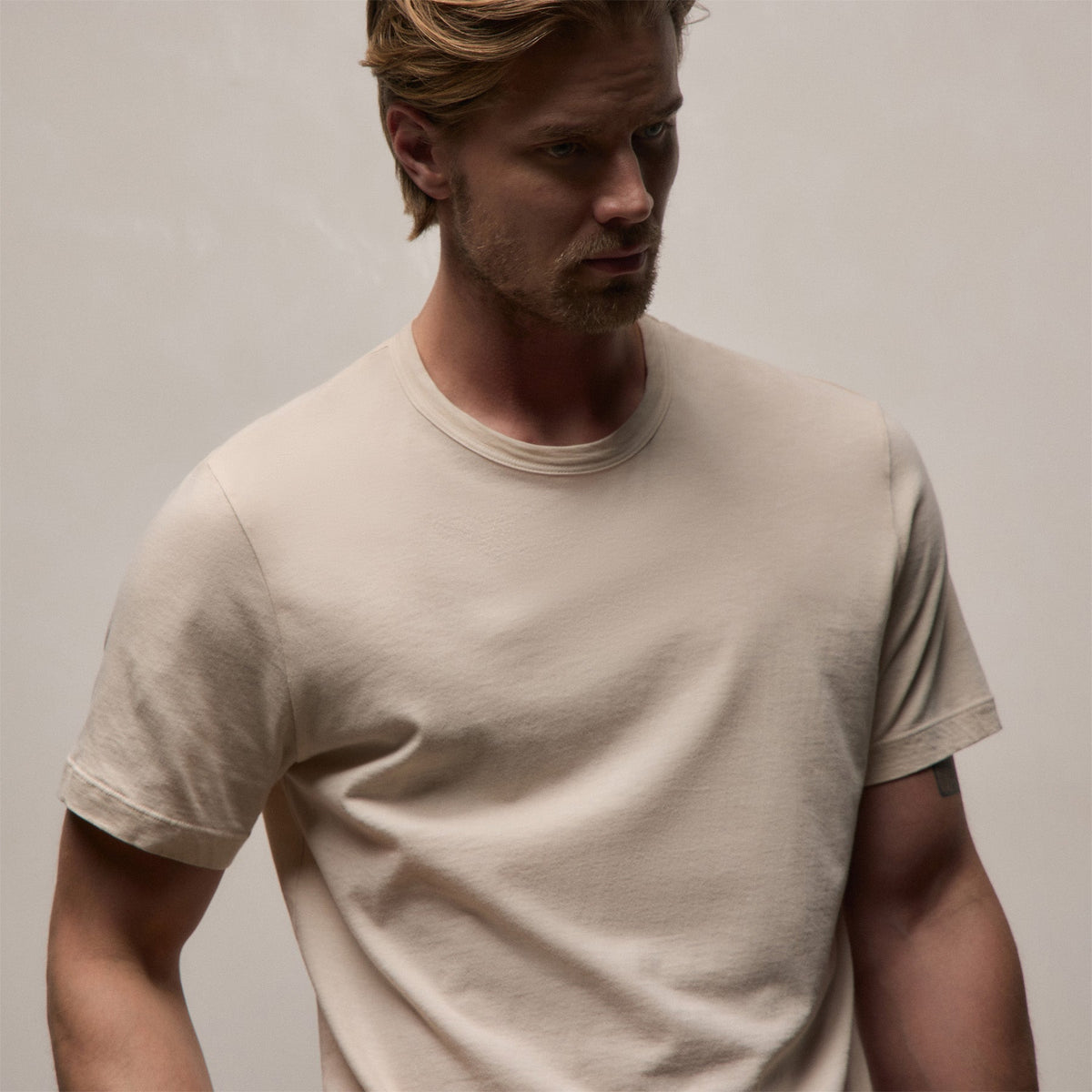 Short Sleeve Crew Neck in Latte Pigment | James Perse Los Angeles