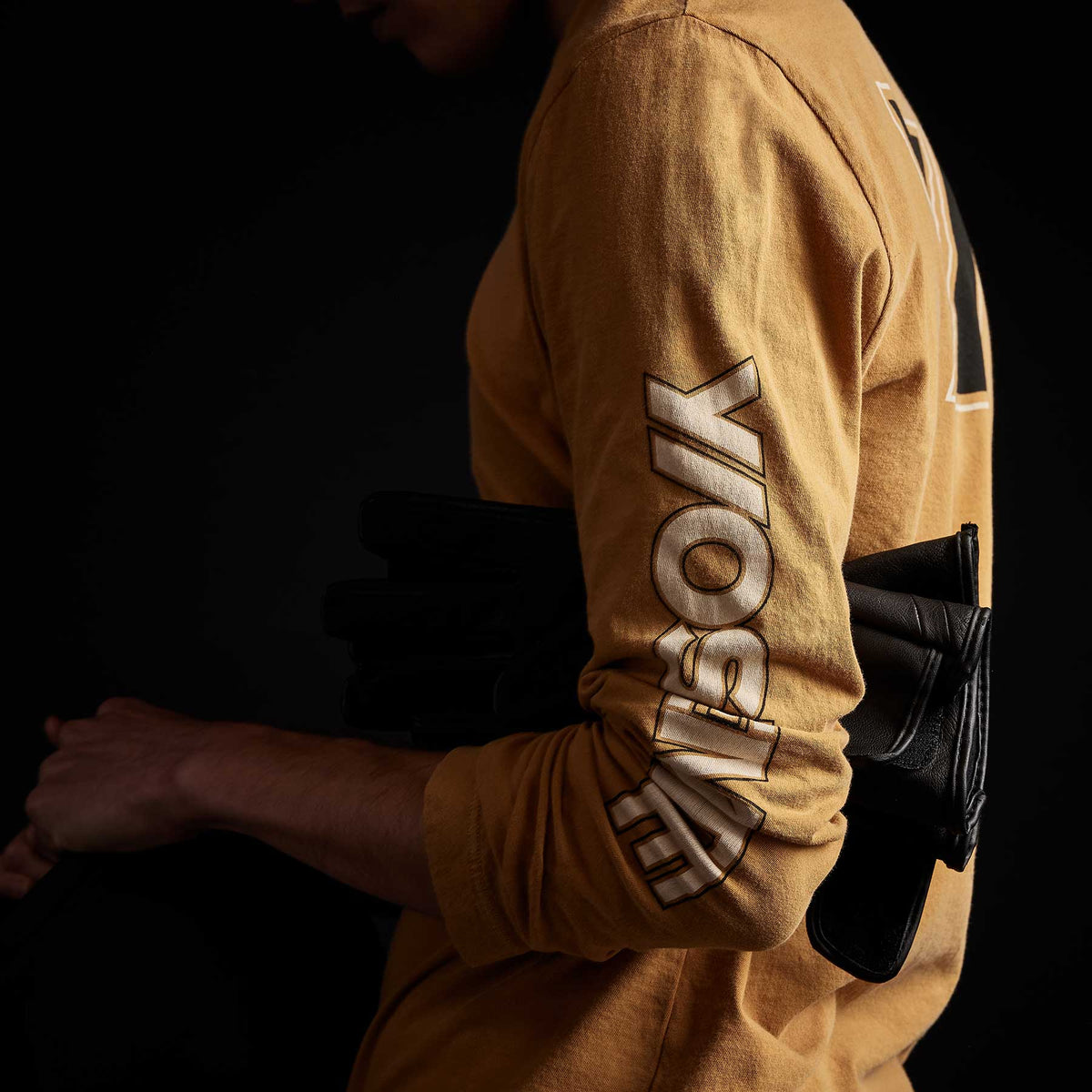 Long Sleeve Crew Neck in Brass Pigment | James Perse Los Angeles 