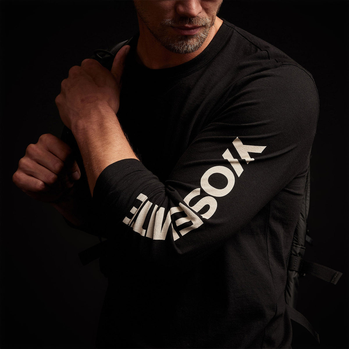 Long Sleeve Crew Neck Y/ Circle Mtn in Black | James Perse Los Angeles