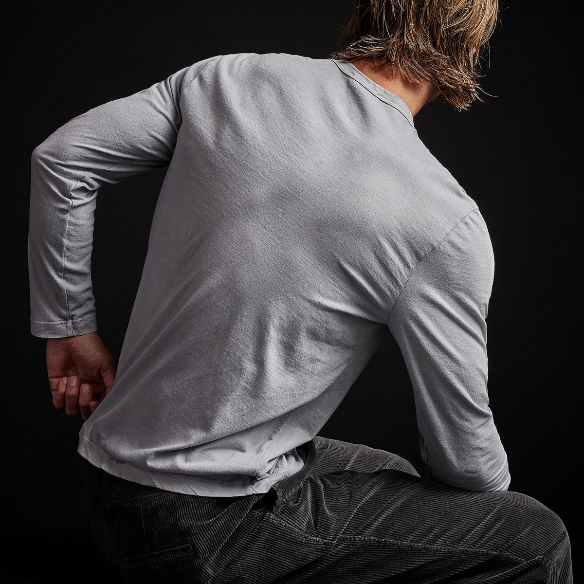 Long Sleeve Crew Neck in Blue Fog Pigment | James Perse Los Angeles