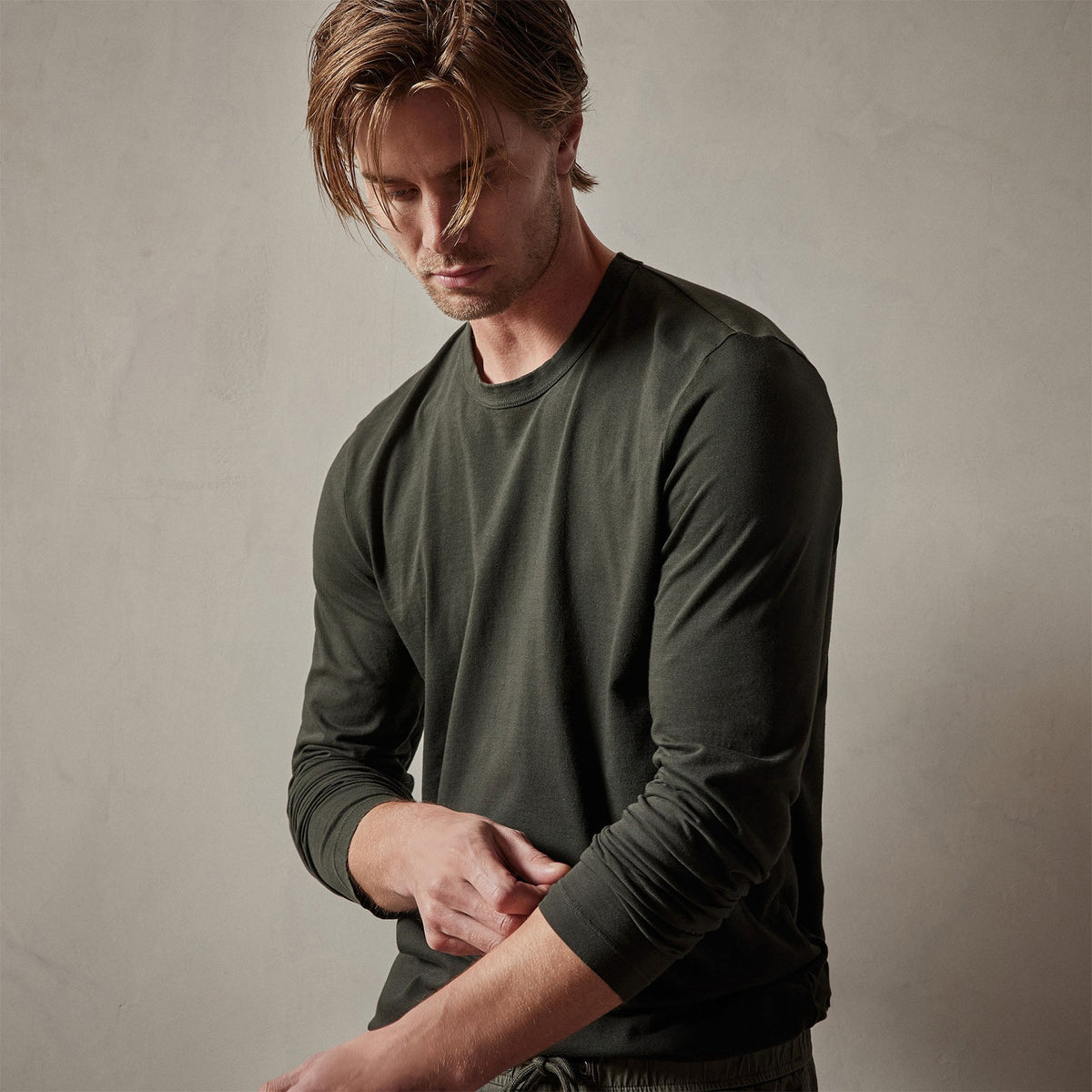 Long Sleeve Crew Neck in Dark Olive Pigment | James Perse Los Angeles