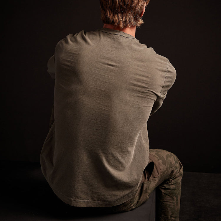 Long Sleeve Crew Neck - Platoon Pigment | James Perse Los Angeles