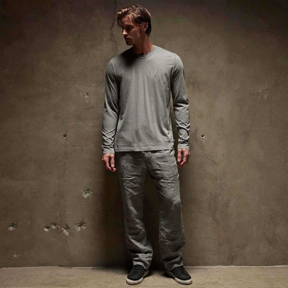 Long Sleeve Crew Neck in Silver Grey Pigment | James Perse Los Angeles
