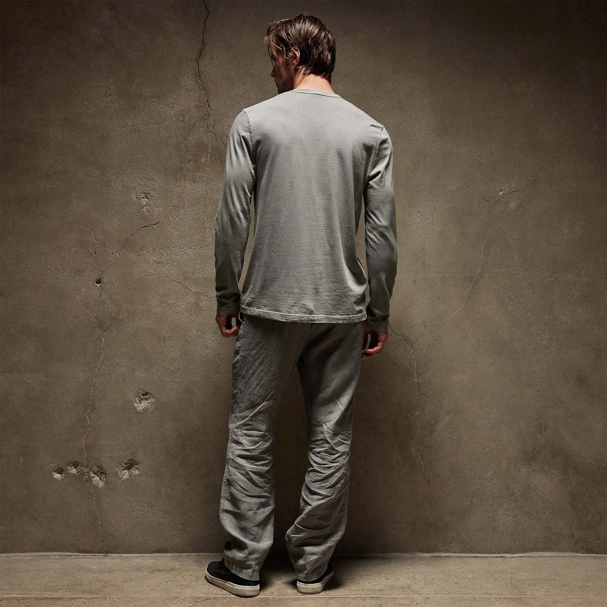 Long Sleeve Crew Neck in Silver Grey Pigment | James Perse Los Angeles