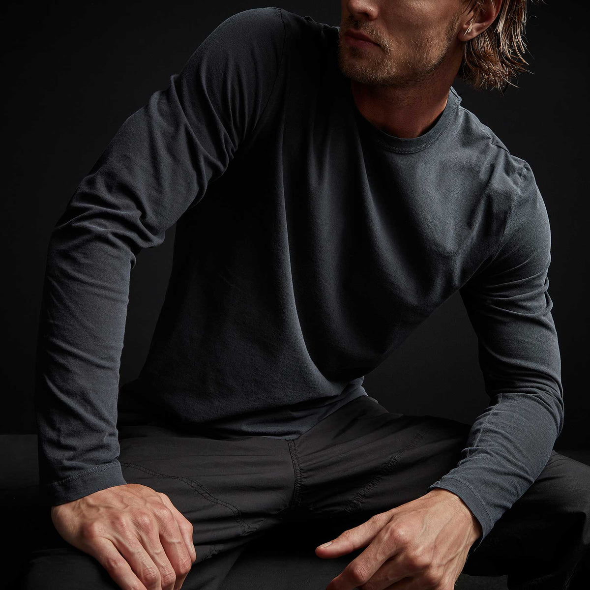Long Sleeve Crew Neck in Titan Pigment | James Perse Los Angeles
