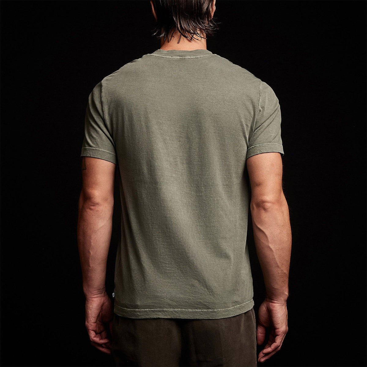 Short Sleeve V Neck in Alligator Pigment | James Perse Los Angeles