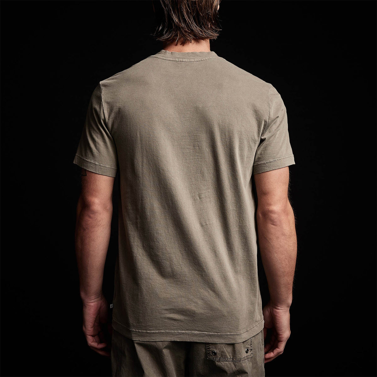 Short Sleeve V Neck in Ammo Pigment | James Perse Los Angeles 