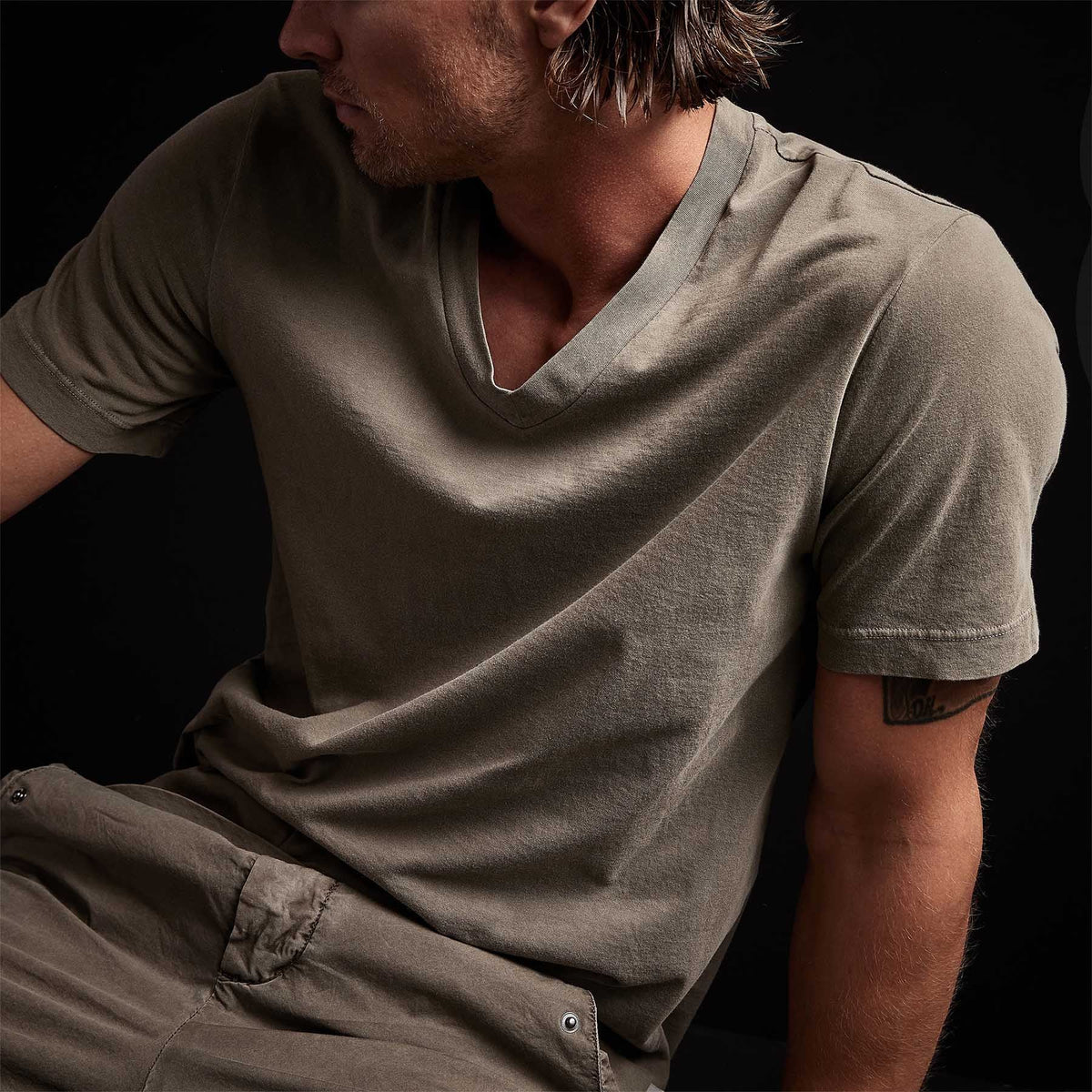 Short Sleeve V Neck in Ammo Pigment | James Perse Los Angeles 