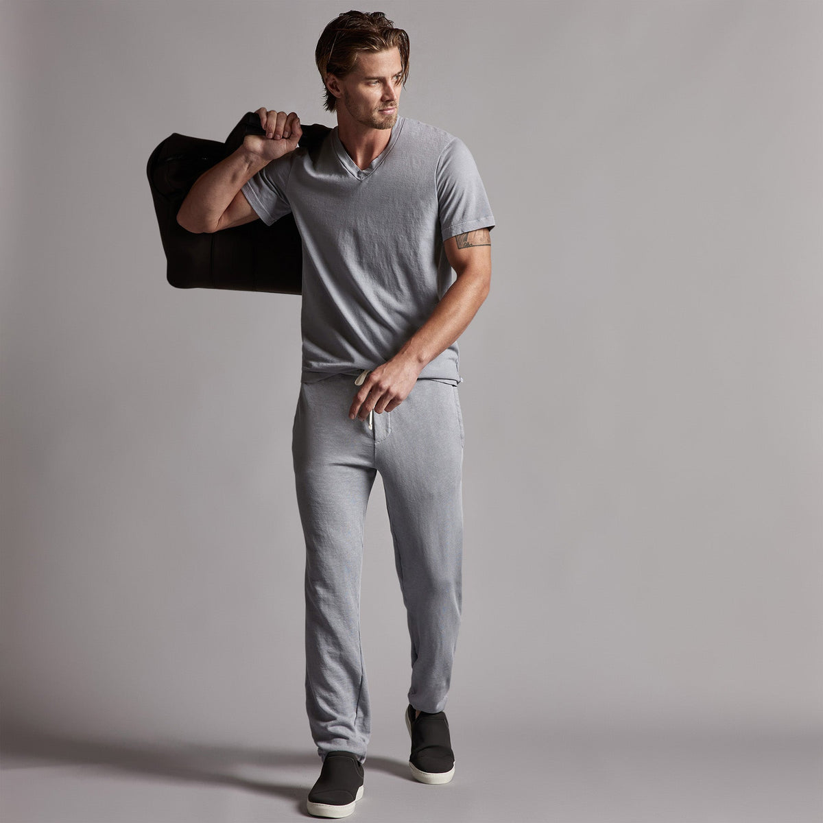 Short Sleeve V Neck in Breeze Pigment | James Perse Los Angeles
