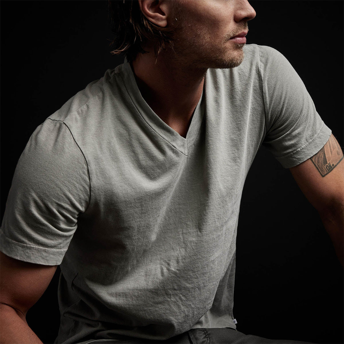 Short Sleeve V Neck in Concrete Pigment | James Perse Los Angeles