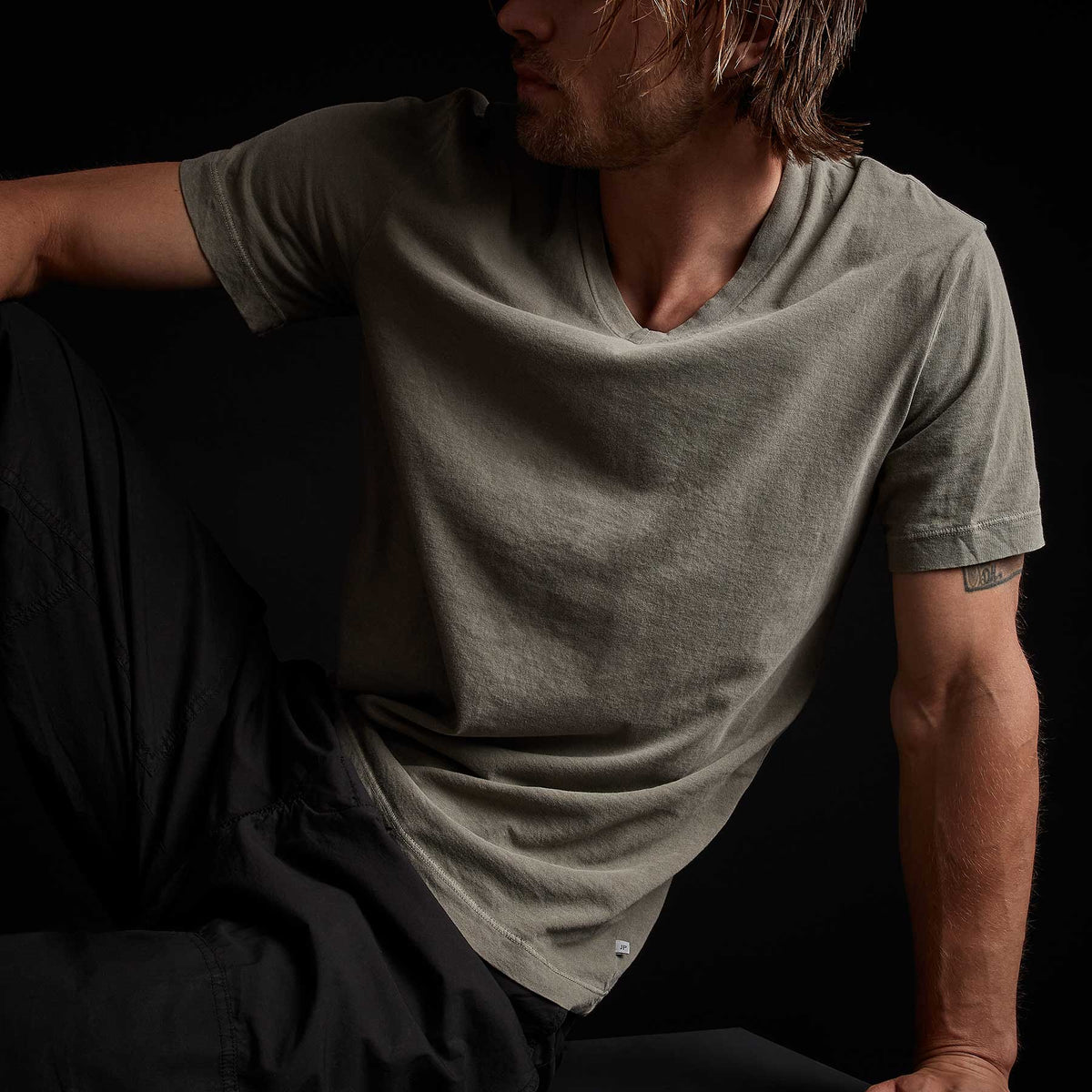 Short Sleeve V Neck in Fume Pigment | James Perse Los Angeles