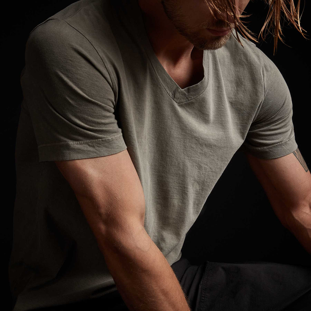 Short Sleeve V Neck in Fume Pigment | James Perse Los Angeles