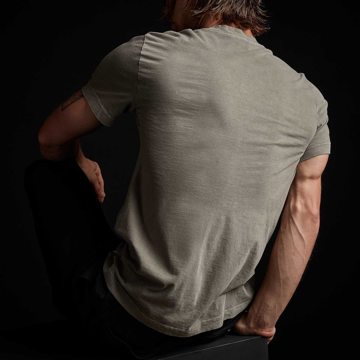 Short Sleeve V Neck in Fume Pigment | James Perse Los Angeles