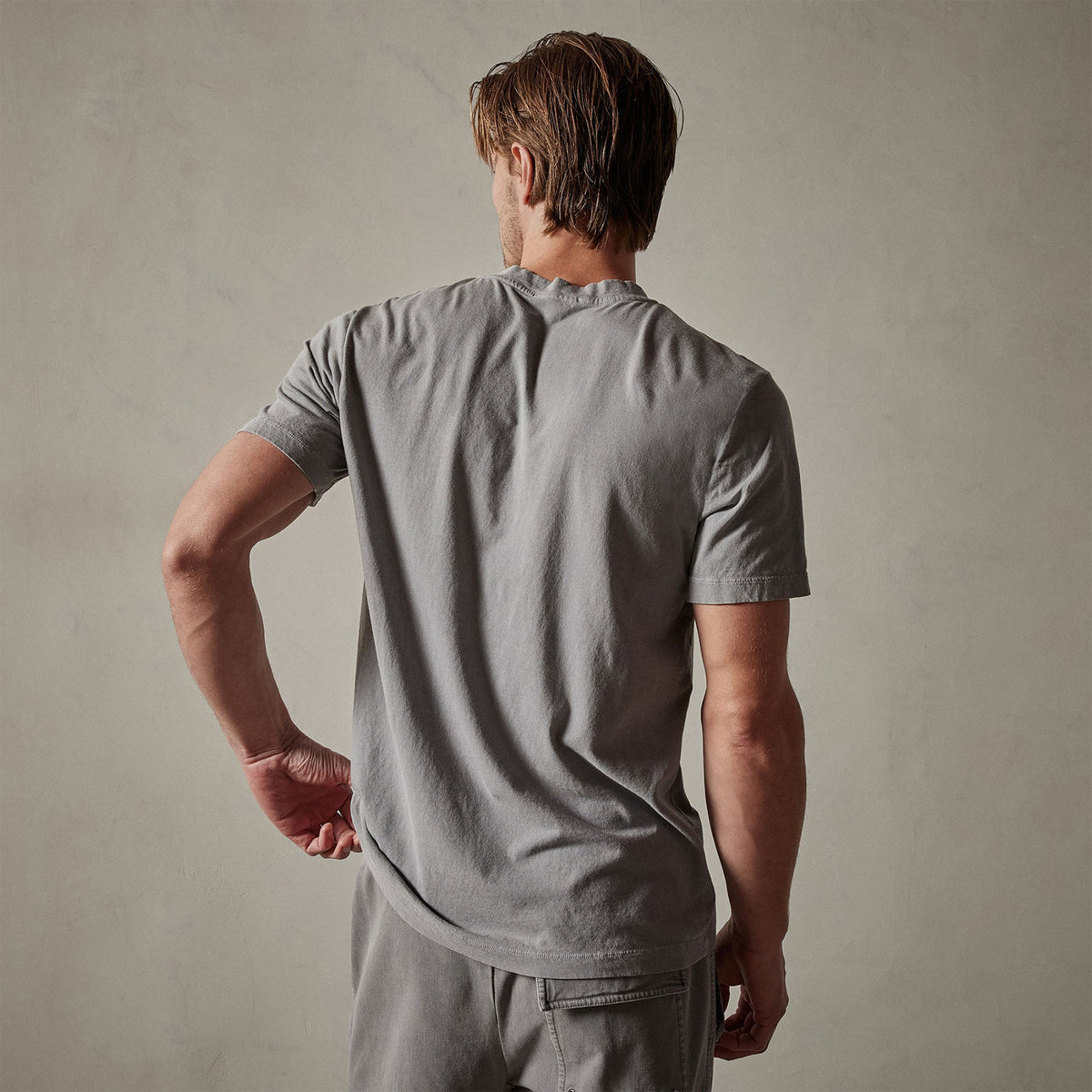 Short Sleeve V Neck in Silver Grey Pigment | James Perse Los Angeles