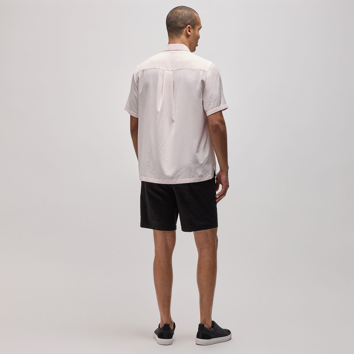 Lightweight Short Sleeve in Zephyr | James Perse Los Angeles
