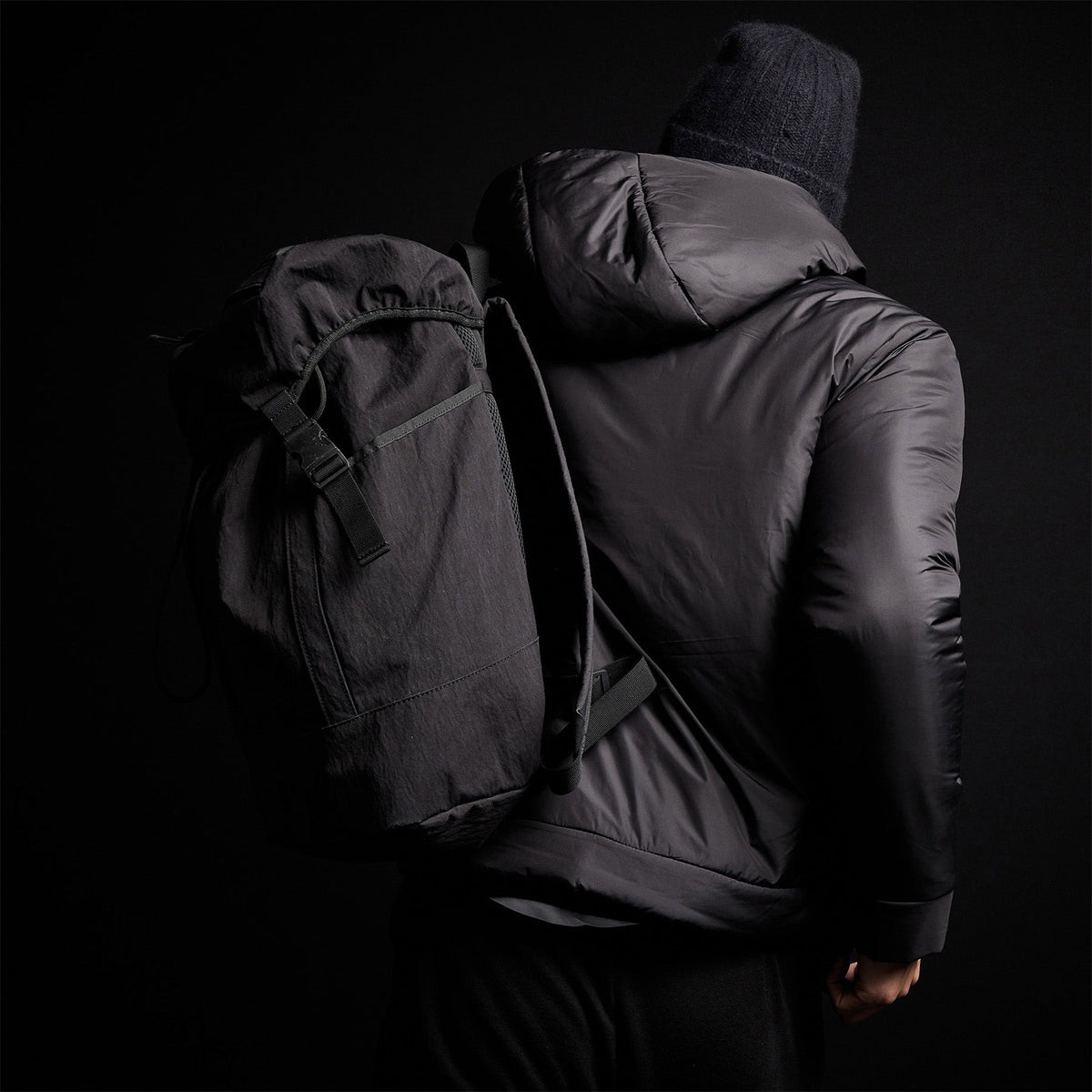 Insulated Zip Front Hoody in Black | James Perse Los Angeles