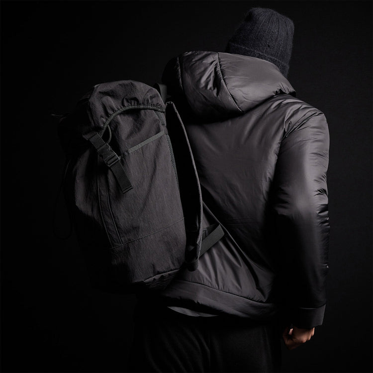 Insulated Zip Front Hoody in Black | James Perse Los Angeles