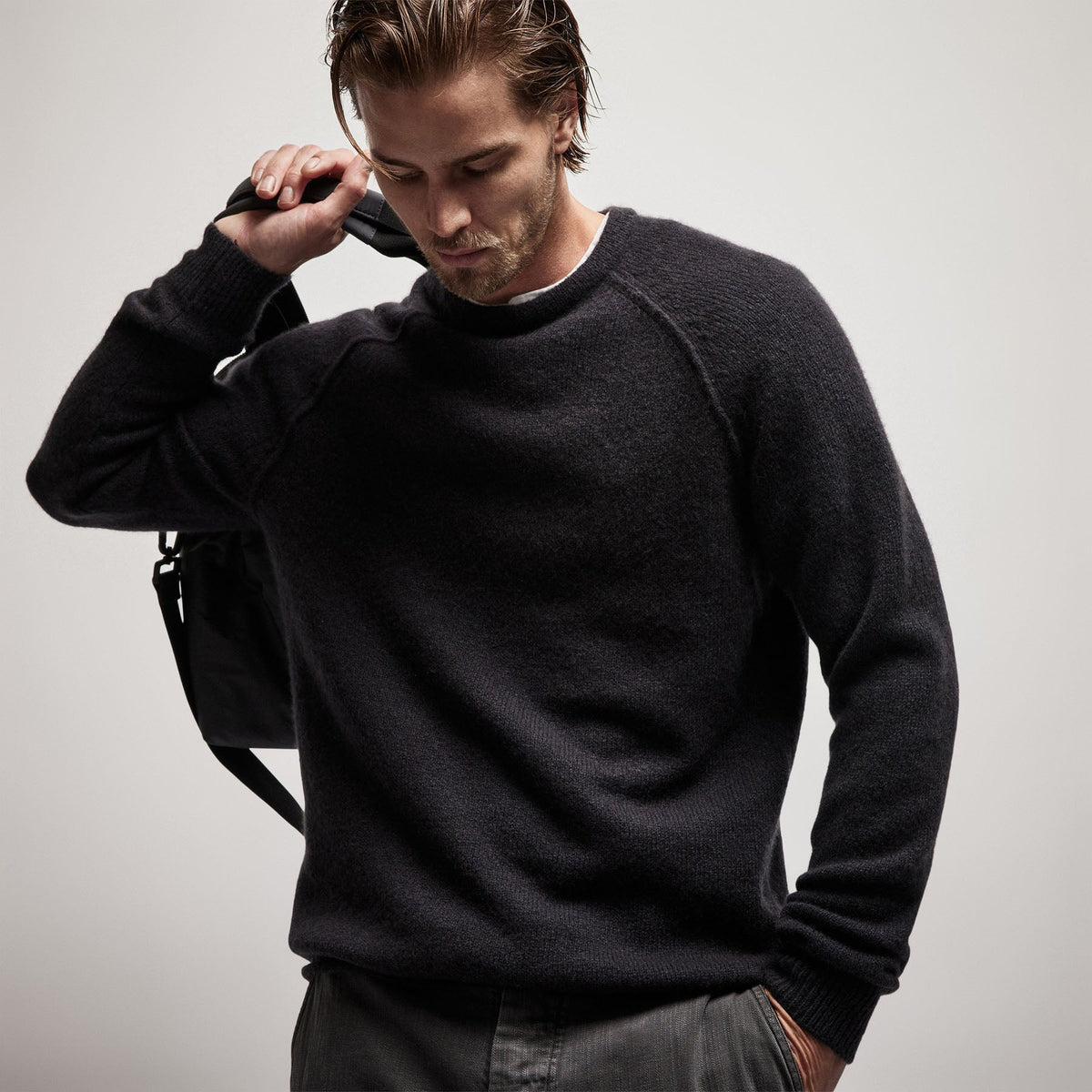 Mid Gauge Cashmere Sweatshirt in Black | James Perse Los Angeles