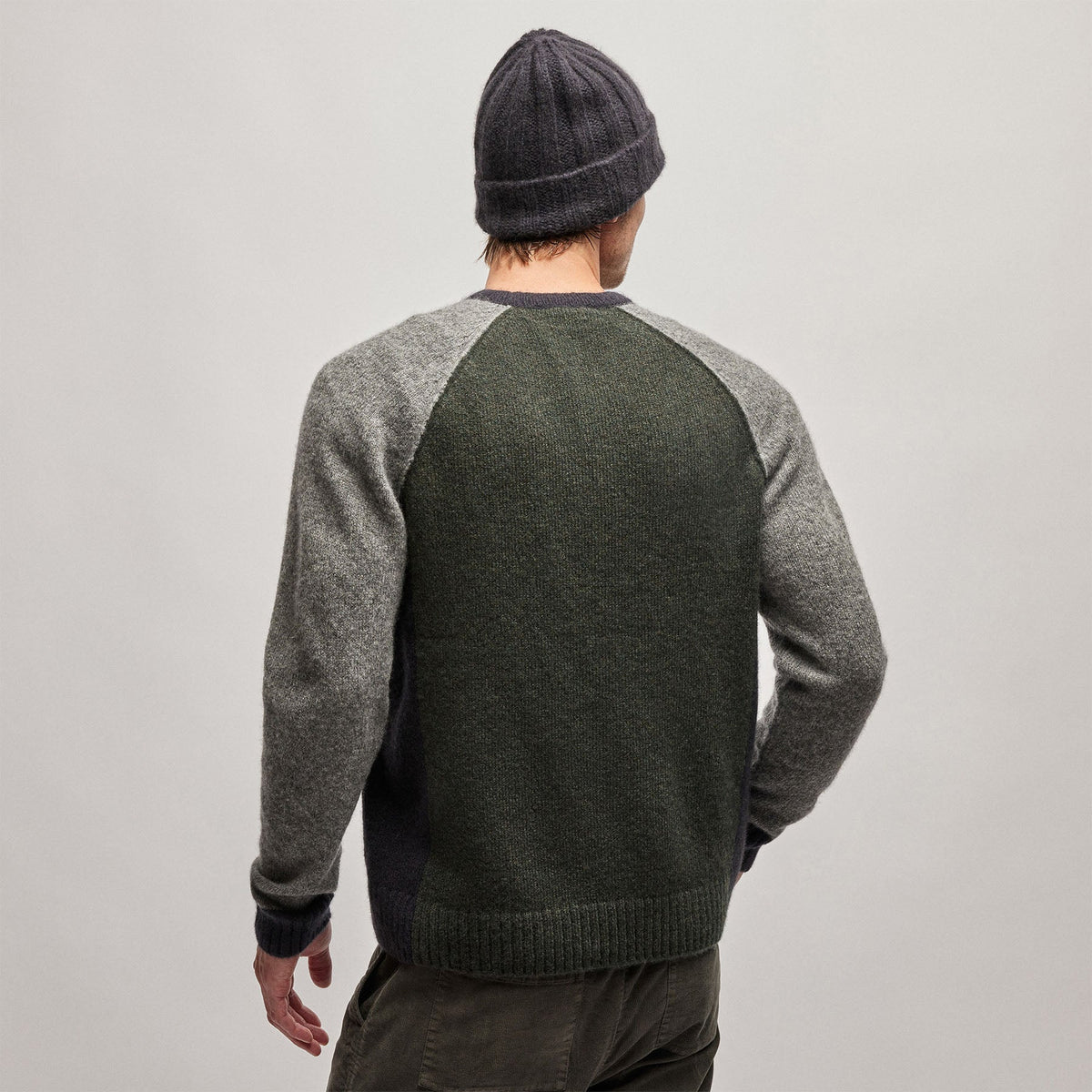 Cashmere Raglan Sweater in Shamrock/Thunder/Black | James Perse Los Angeles