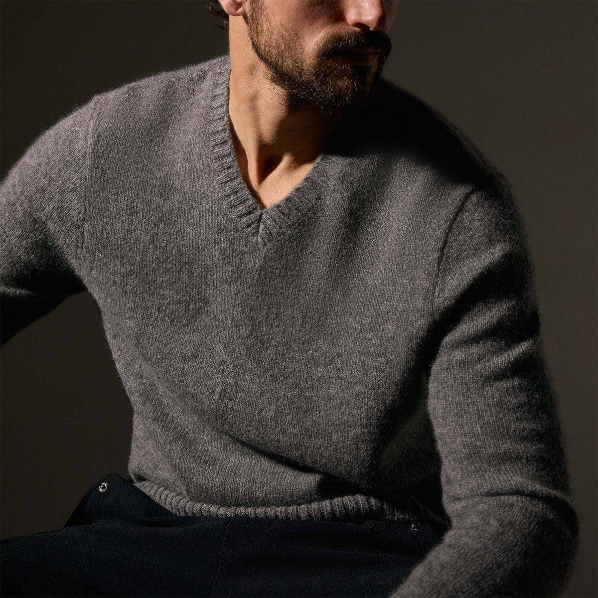Lightweight Textured Cashmere VinNeck in Thunder | James Perse Los Angeles
