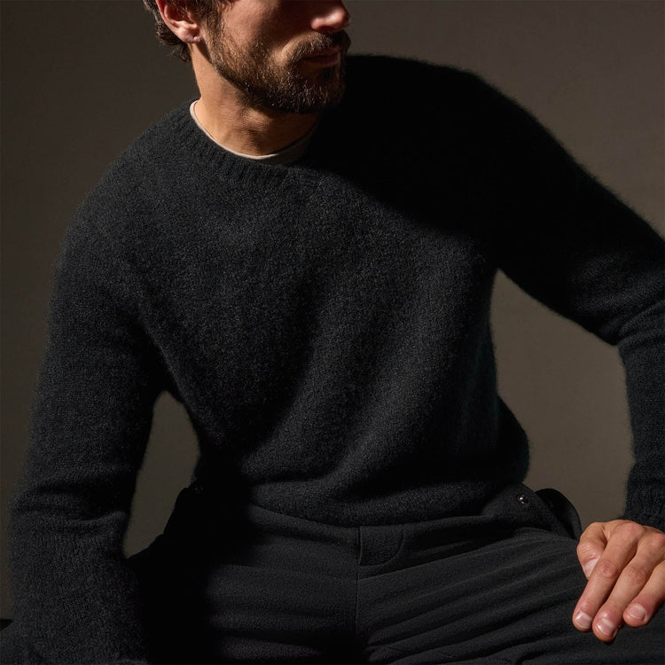 Lightweight Textured Cashmere VinNeck in True Black | James Perse Los Angeles